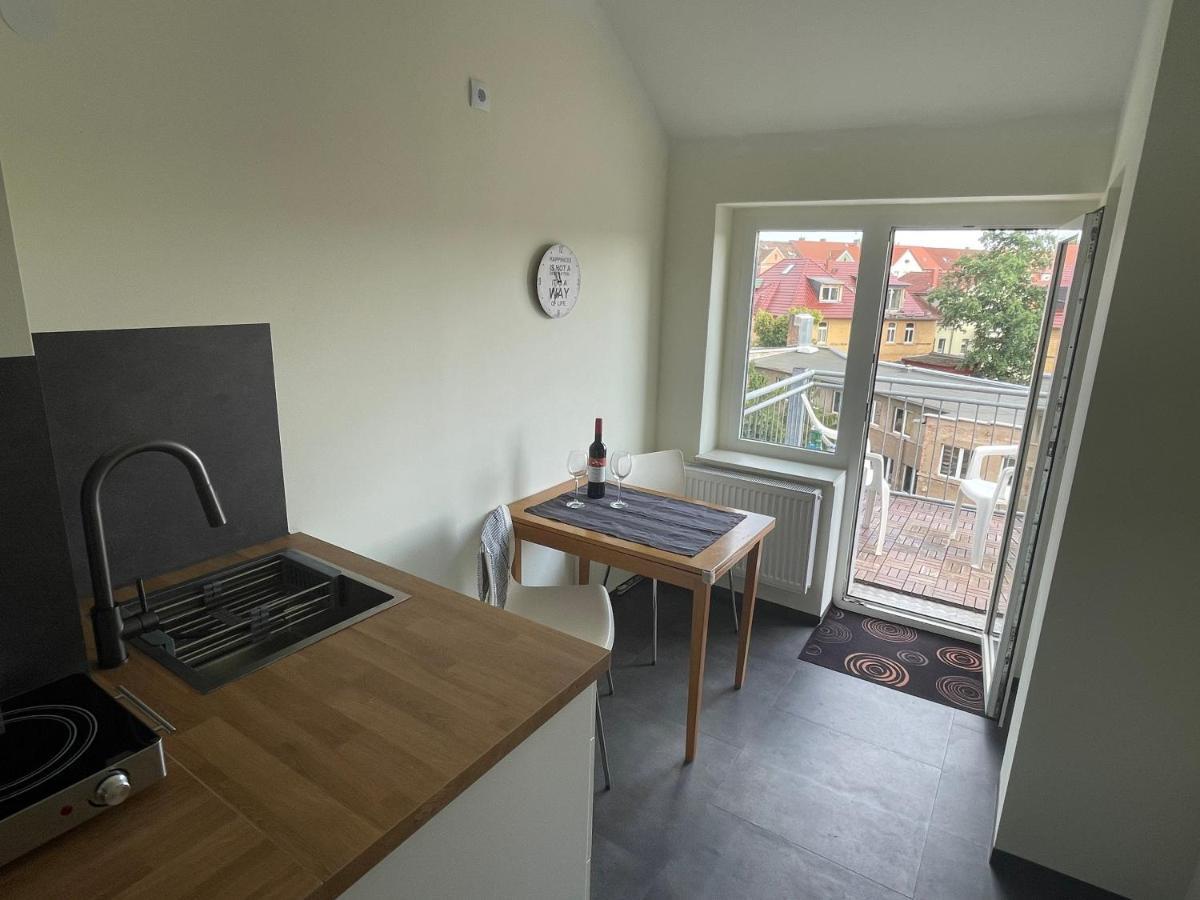 Schoene Neue 4 Zimmer Wohnung Mit Sued-Balkon Bis 8 Personen Naumburg  Exteriör bild