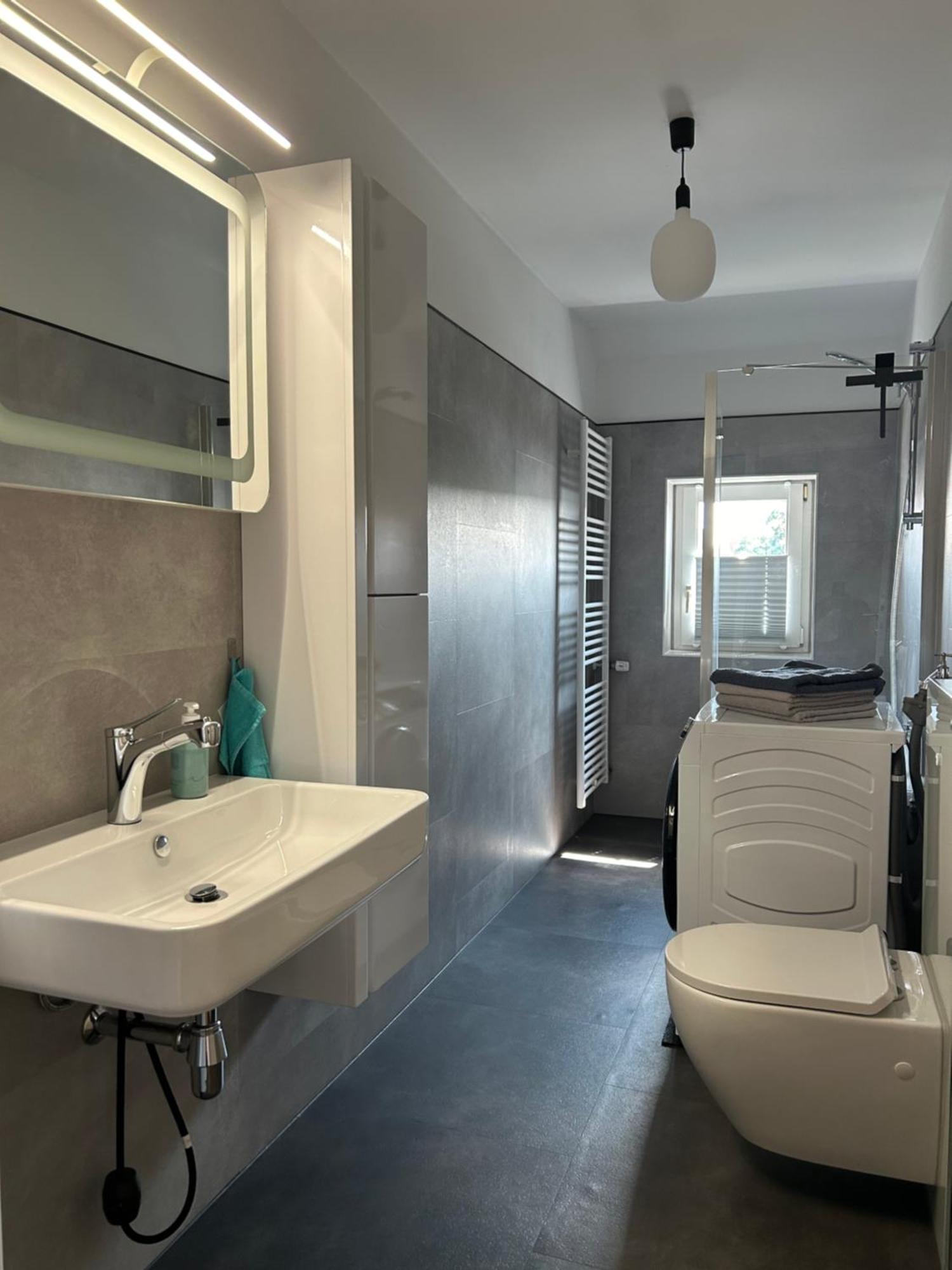 Schoene Neue 4 Zimmer Wohnung Mit Sued-Balkon Bis 8 Personen Naumburg  Exteriör bild