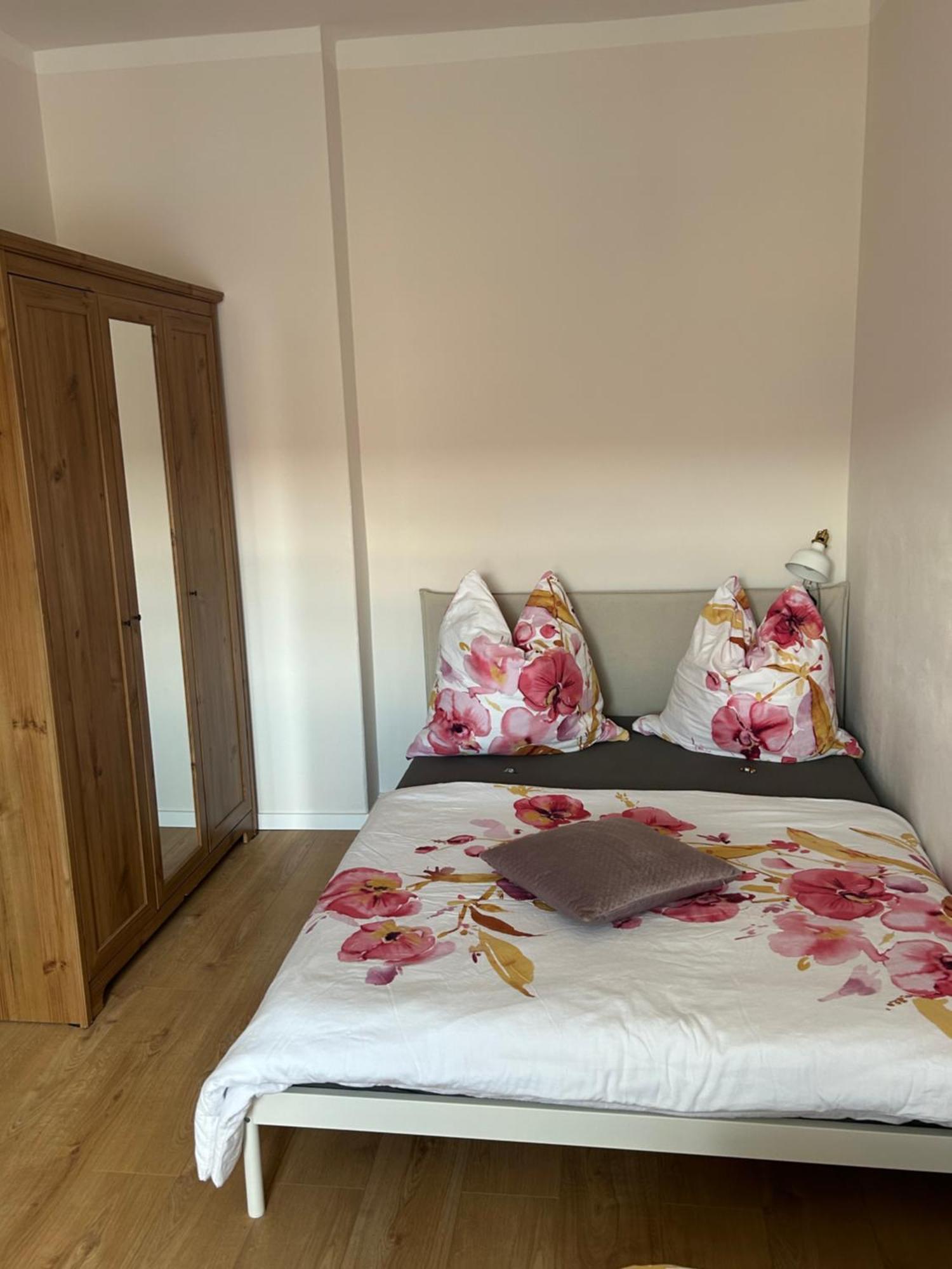 Schoene Neue 4 Zimmer Wohnung Mit Sued-Balkon Bis 8 Personen Naumburg  Exteriör bild