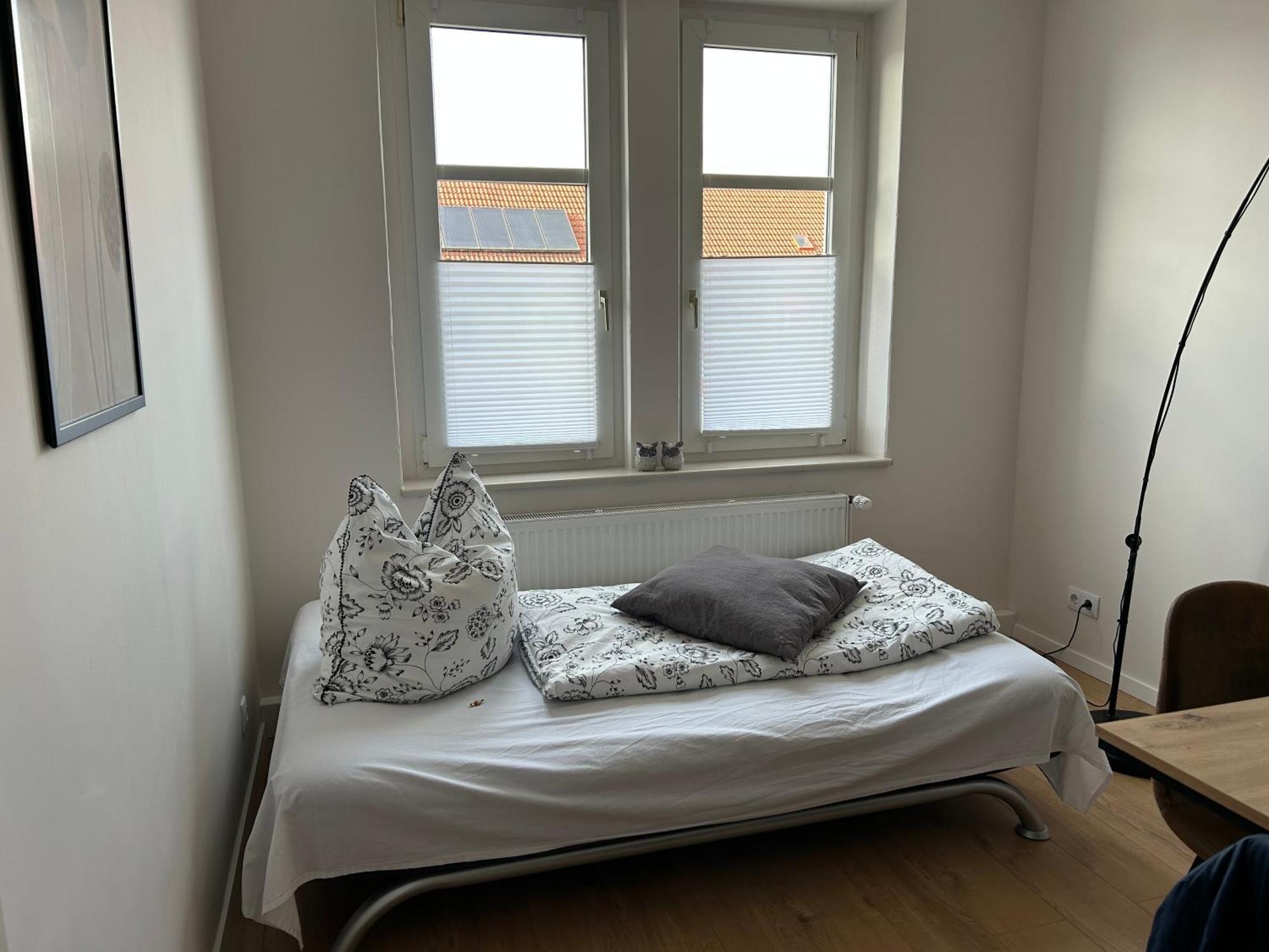 Schoene Neue 4 Zimmer Wohnung Mit Sued-Balkon Bis 8 Personen Naumburg  Exteriör bild