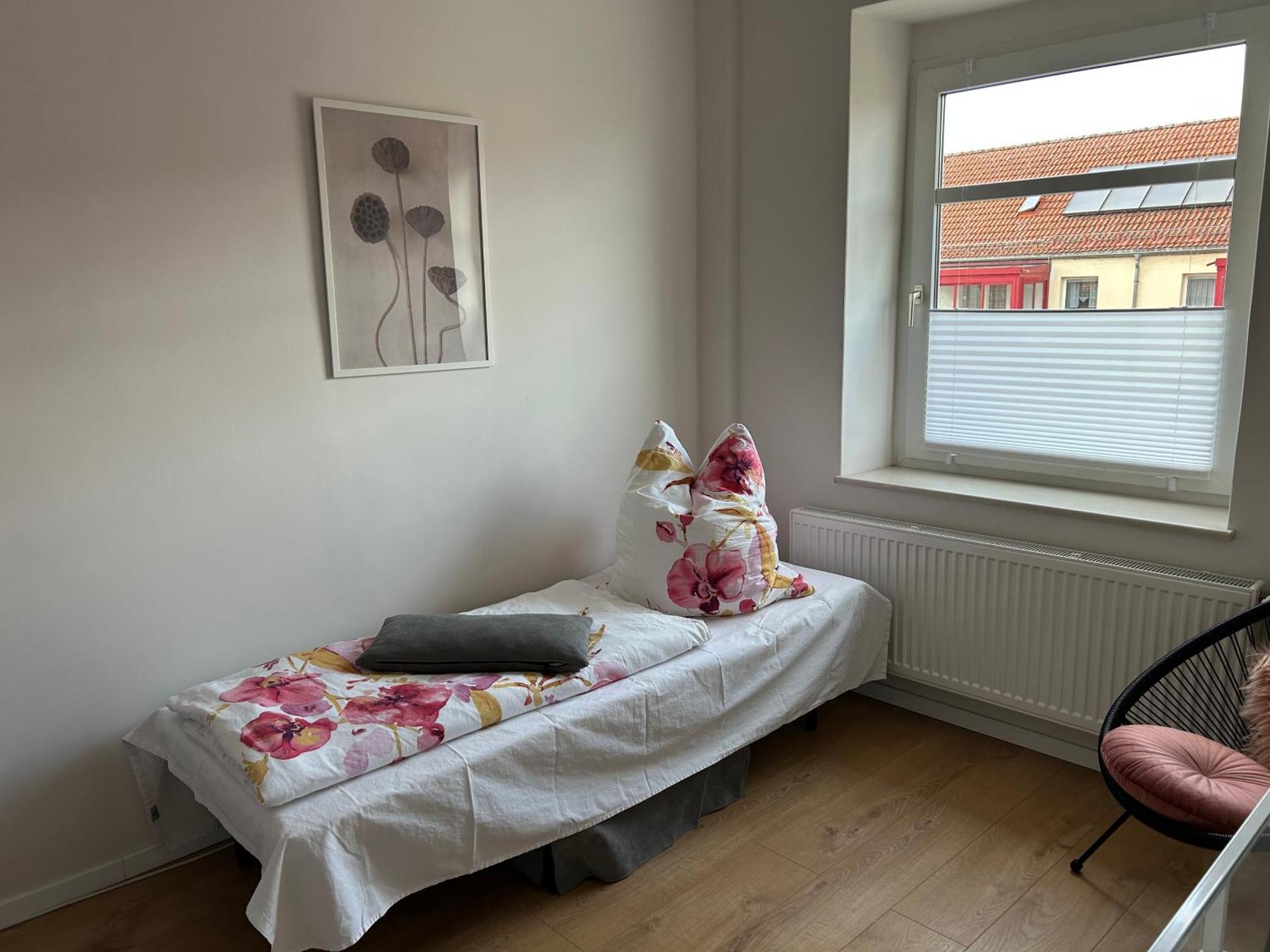Schoene Neue 4 Zimmer Wohnung Mit Sued-Balkon Bis 8 Personen Naumburg  Exteriör bild